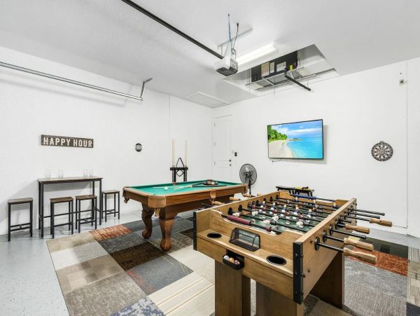 Cape Coral Vacation Home with Private Caged Pool Sleeps 10