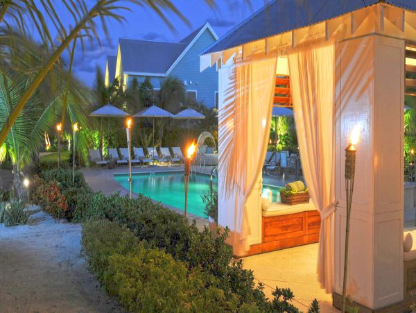 Oceanfront Vacation Villa in Cayman Island Walk To Beach