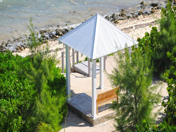 Oceanfront Vacation Villa in Cayman Island Walk To Beach