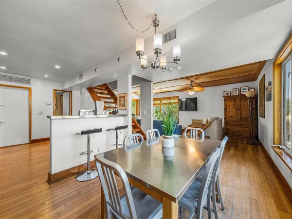 Coastal Comfort with 3 Bedrooms, Steps from Siesta Key Beach