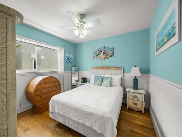 Coastal Comfort with 3 Bedrooms, Steps from Siesta Key Beach