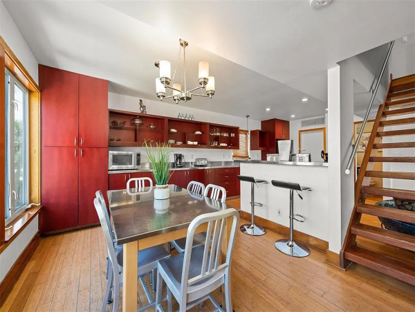 Coastal Comfort with 3 Bedrooms, Steps from Siesta Key Beach