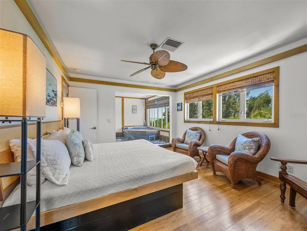 Coastal Comfort with 3 Bedrooms, Steps from Siesta Key Beach