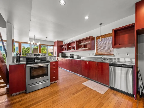 Coastal Comfort with 3 Bedrooms, Steps from Siesta Key Beach