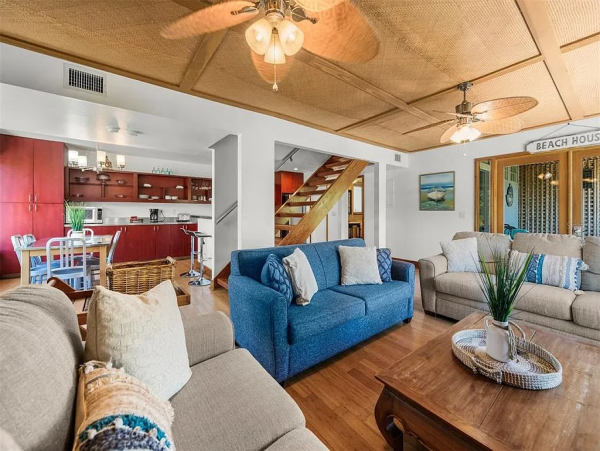 Coastal Comfort with 3 Bedrooms, Steps from Siesta Key Beach