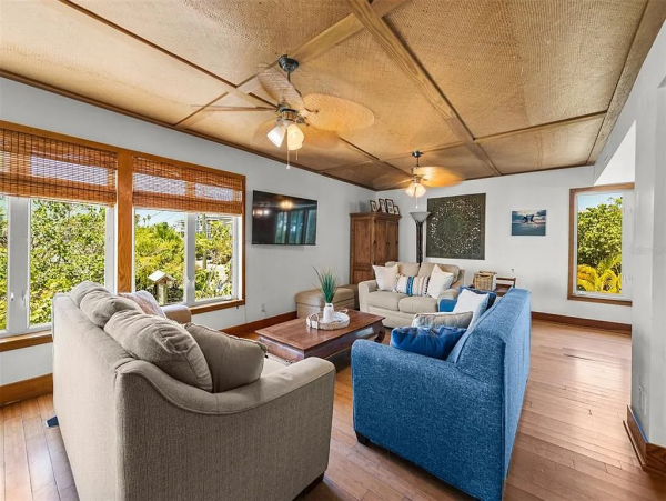 Coastal Comfort with 3 Bedrooms, Steps from Siesta Key Beach
