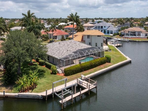 This Three Bedroom Lovely Marco Home Awaits your Arrival
