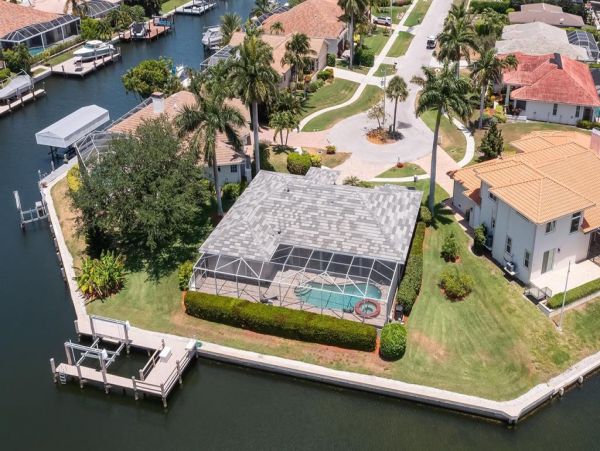 This Three Bedroom Lovely Marco Home Awaits your Arrival
