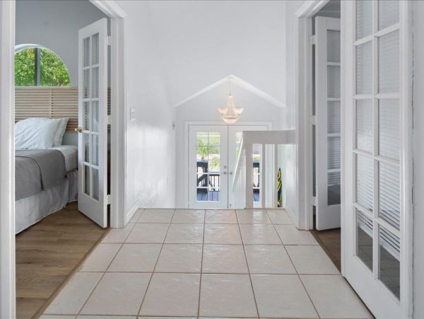 Three Bedroom House private pool, walking distance to Beach and restaurants