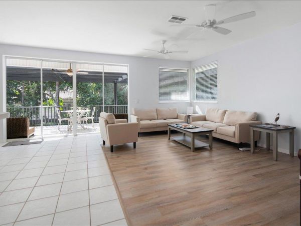 Three Bedroom House private pool, walking distance to Beach and restaurants