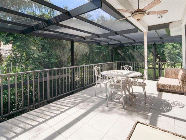Three Bedroom House private pool, walking distance to Beach and restaurants