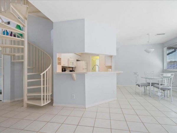 Three Bedroom House private pool, walking distance to Beach and restaurants