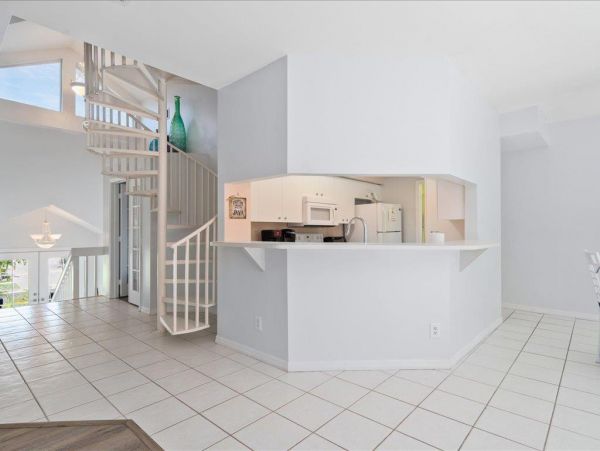 Three Bedroom House private pool, walking distance to Beach and restaurants