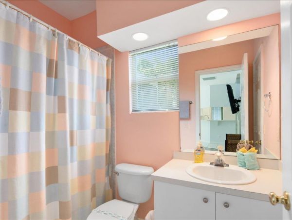 Three Bedroom House private pool, walking distance to Beach and restaurants