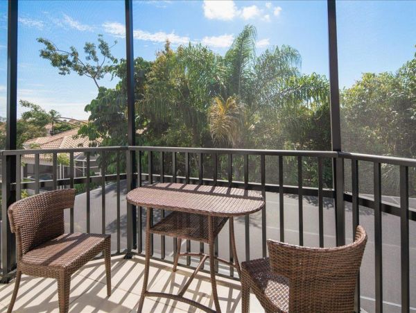 Three Bedroom House private pool, walking distance to Beach and restaurants