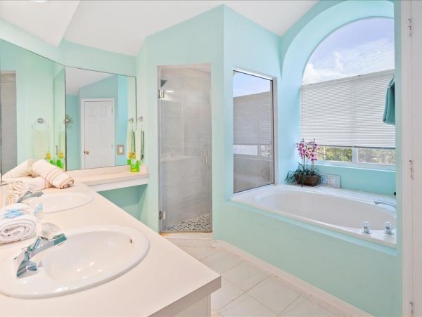 Three Bedroom House private pool, walking distance to Beach and restaurants