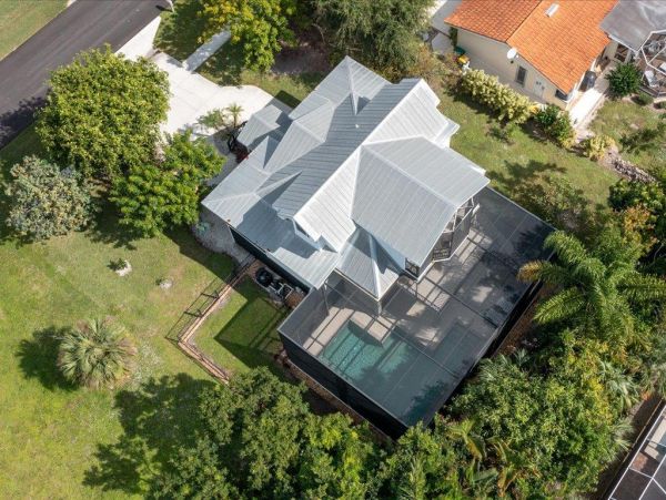 Three Bedroom House private pool, walking distance to Beach and restaurants