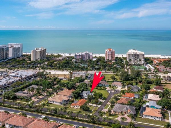 Three Bedroom House private pool, walking distance to Beach and restaurants