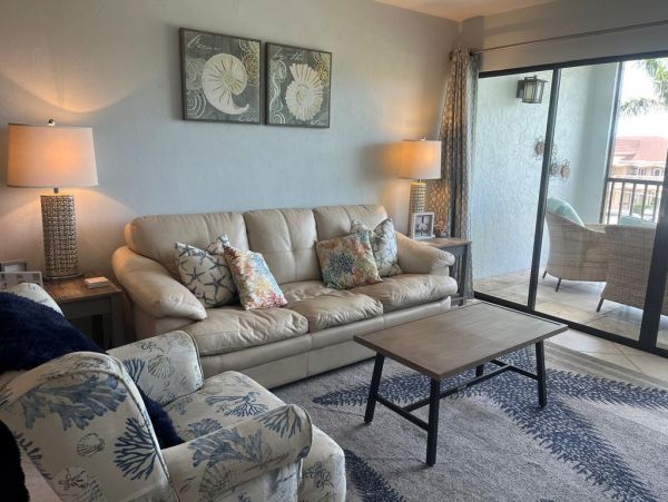Waterfront Vacation Chic Condo in Marco Island