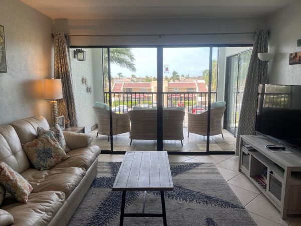 Waterfront Vacation Chic Condo in Marco Island
