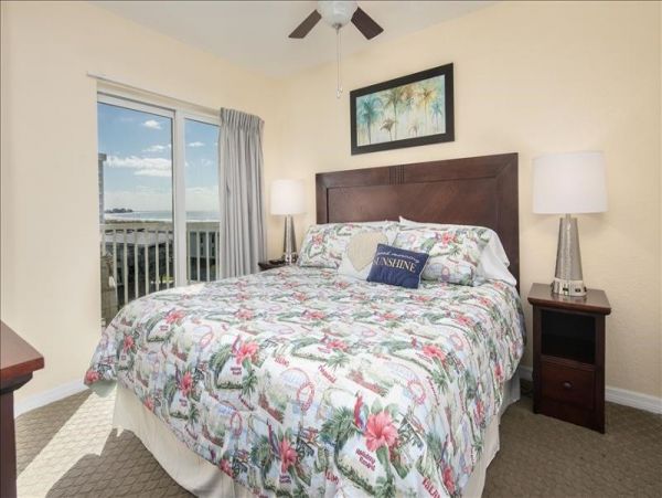 St. Petersburg Condo 1010724