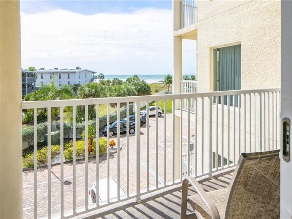 St. Petersburg Condo 1010726