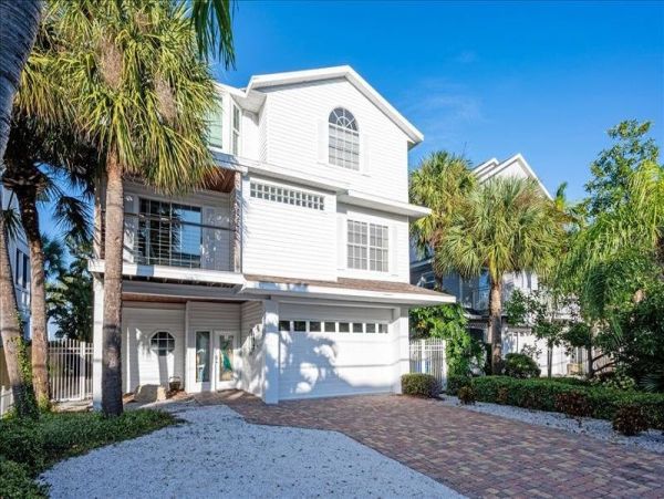 Luxurious Waterfront Retreat in Sunset Beach - Ideal for Family Getaways