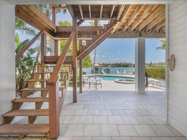 Luxurious Waterfront Retreat in Sunset Beach - Ideal for Family Getaways