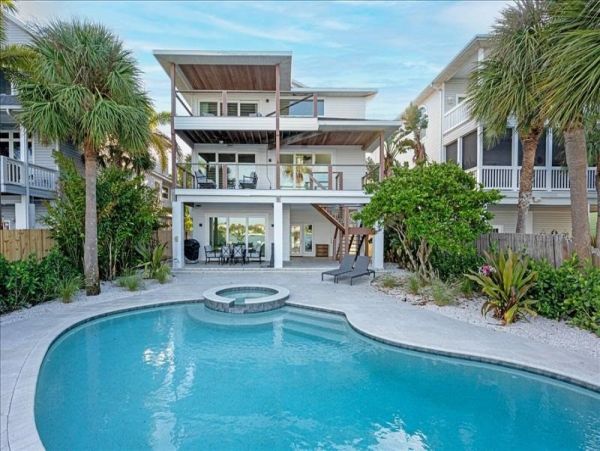 Luxurious Waterfront Retreat in Sunset Beach - Ideal for Family Getaways