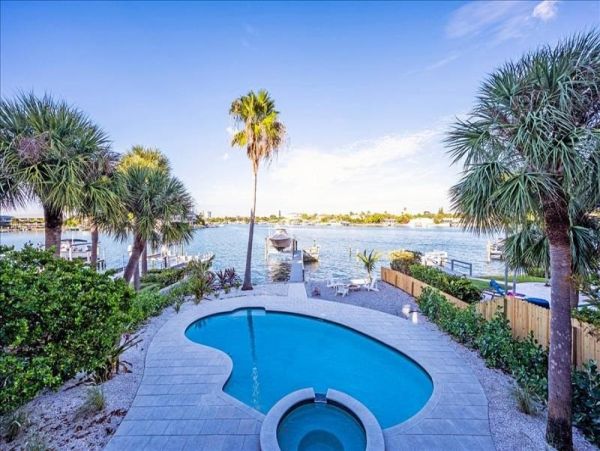 Luxurious Waterfront Retreat in Sunset Beach - Ideal for Family Getaways