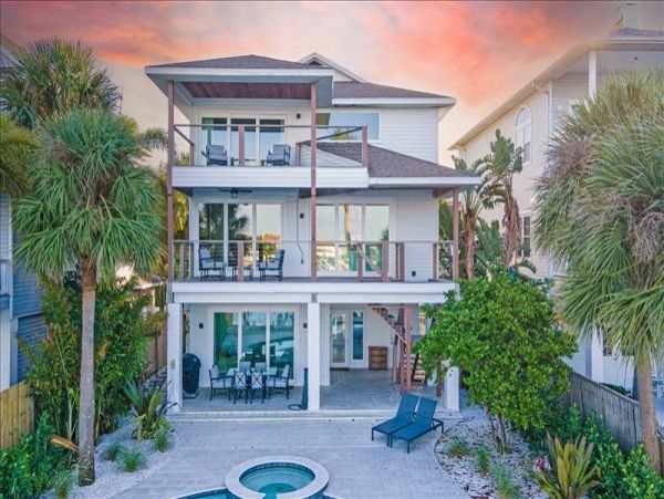 Luxurious Waterfront Retreat in Sunset Beach - Ideal for Family Getaways