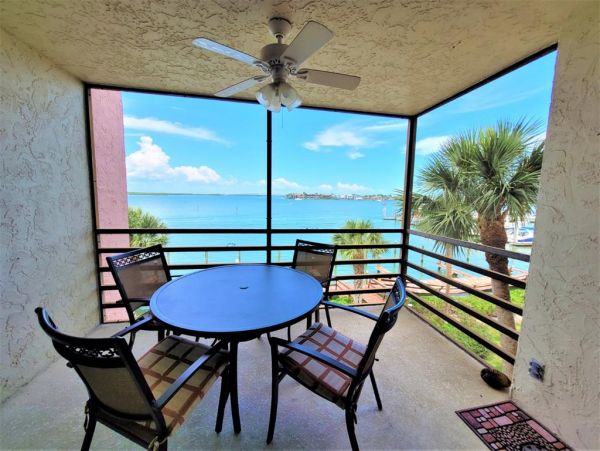 Beautiful One Bedroom Bayside Condo