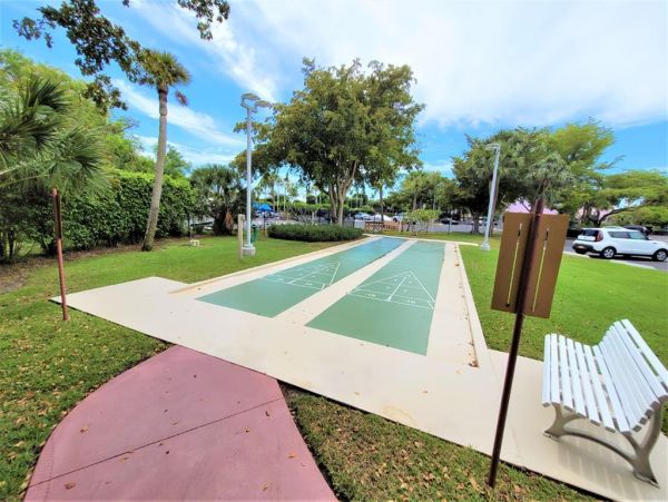 Beautiful One Bedroom Bayside Condo