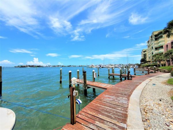 Beautiful One Bedroom Bayside Condo