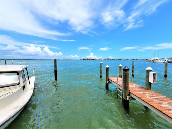 Beautiful One Bedroom Bayside Condo