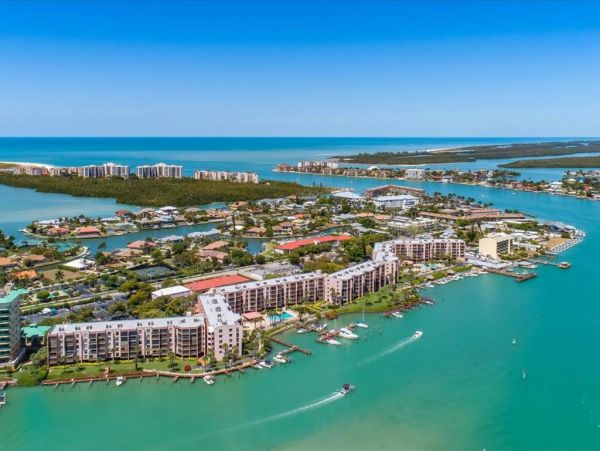 Beautiful One Bedroom Bayside Condo