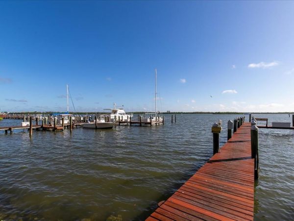 Beautiful One Bedroom Bayside Condo