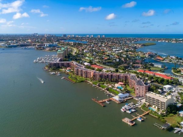 Beautiful One Bedroom Bayside Condo