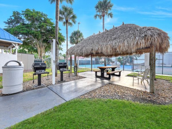 Beautiful One Bedroom Bayside Condo