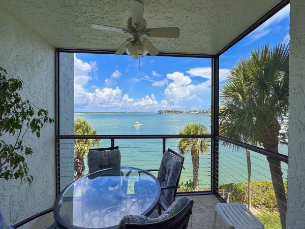 Beautiful One Bedroom Bayside Condo