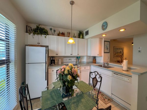Beautiful One Bedroom Bayside Condo