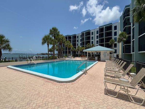 Beautiful One Bedroom Bayside Condo