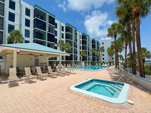Beautiful One Bedroom Bayside Condo