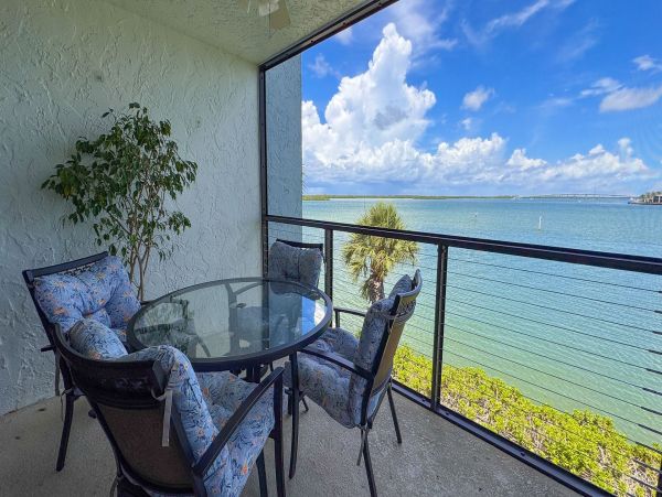 Beautiful One Bedroom Bayside Condo