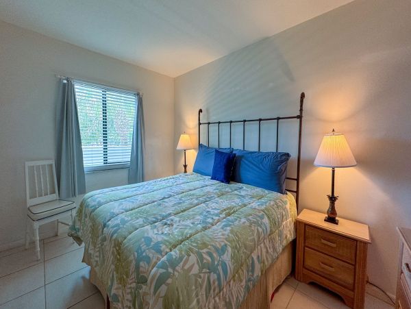 Beautiful One Bedroom Bayside Condo