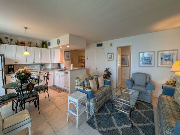 Beautiful One Bedroom Bayside Condo