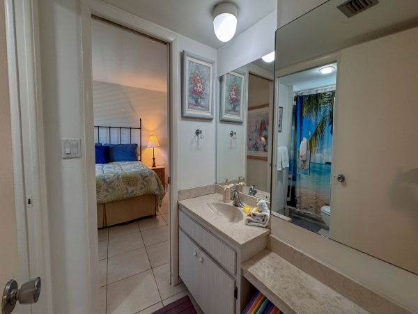 Beautiful One Bedroom Bayside Condo