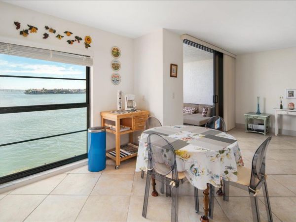 Marco Island Condo 1010746