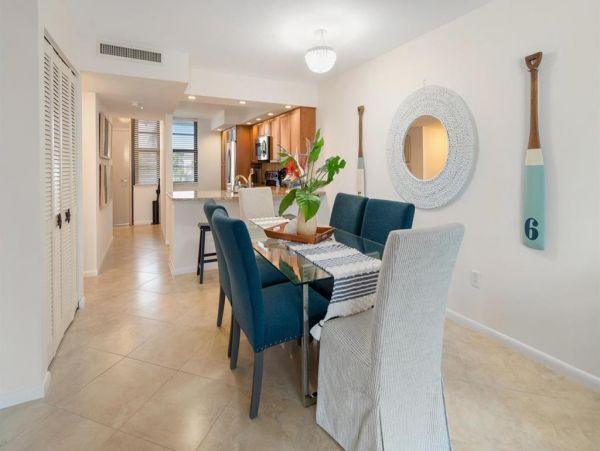 Marco Island Beachfront Vacation Condominium Sleeps Six