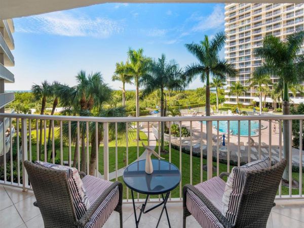 Marco Island Beachfront Vacation Condominium Sleeps Six